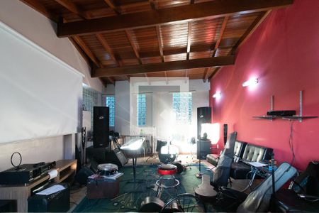 Casa à venda com 600m², 3 quartos e 3 vagas Casa à venda com 600m², 3 quartos e 3 vagasSala de cinema