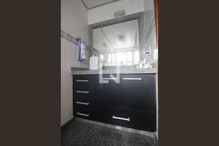 Apartamento à venda com 225m², 4 quartos e 3 vagasBanheiro da Suíte 1