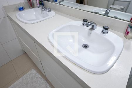 Apartamento à venda com 217m², 3 quartos e 1 vaga Apartamento à venda com 217m², 3 quartos e 1 vagaSuíte - Banheiro