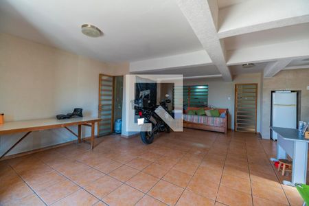 Casa à venda com 200m², 3 quartos e 8 vagasGaragem com churasqueira