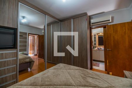 Casa à venda com 200m², 3 quartos e 8 vagasSuíte 1