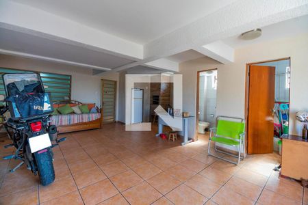 Casa à venda com 200m², 3 quartos e 8 vagasGaragem com churasqueira