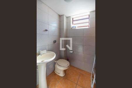 Casa à venda com 200m², 3 quartos e 8 vagasBanheiro de Serviço