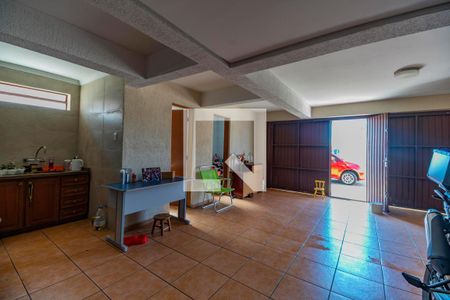 Casa à venda com 200m², 3 quartos e 8 vagasGaragem com churasqueira