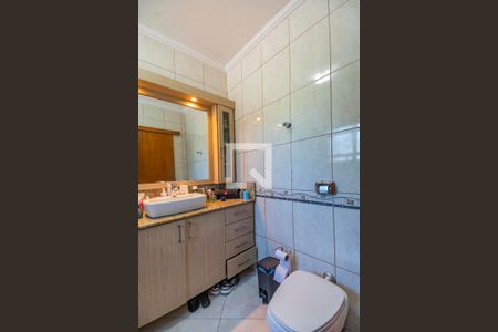 Casa à venda com 200m², 3 quartos e 8 vagasBanheiro da Suíte 1