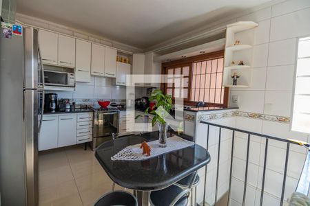 Casa à venda com 200m², 3 quartos e 8 vagasCozinha