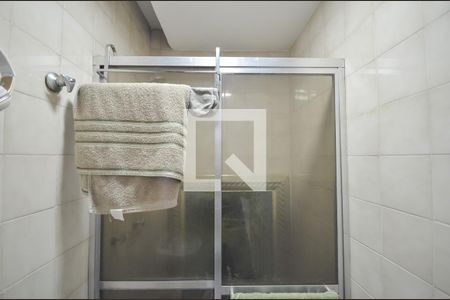 Apartamento à venda com 180m², 4 quartos e 2 vagas Apartamento à venda com 180m², 4 quartos e 2 vagasBanheiro 1