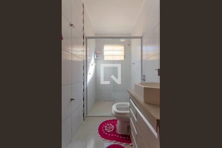 Casa à venda com 200m², 3 quartos e 2 vagas Casa à venda com 200m², 3 quartos e 2 vagasBanheiro