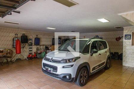 Casa à venda com 289m², 6 quartos e 6 vagas Casa à venda com 289m², 6 quartos e 6 vagasGaragem