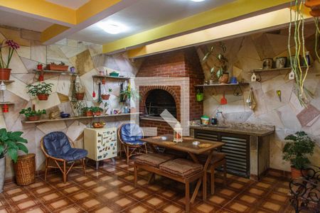 Casa à venda com 289m², 6 quartos e 6 vagas Casa à venda com 289m², 6 quartos e 6 vagasQuintal