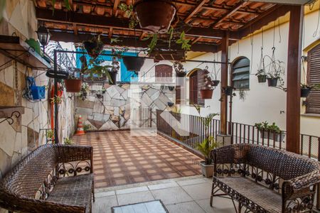 Casa à venda com 289m², 6 quartos e 6 vagas Casa à venda com 289m², 6 quartos e 6 vagasTerraço