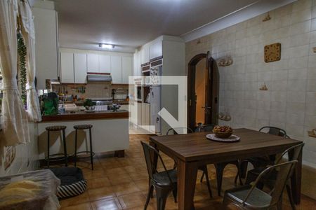 Casa à venda com 289m², 6 quartos e 6 vagas Casa à venda com 289m², 6 quartos e 6 vagasCozinha