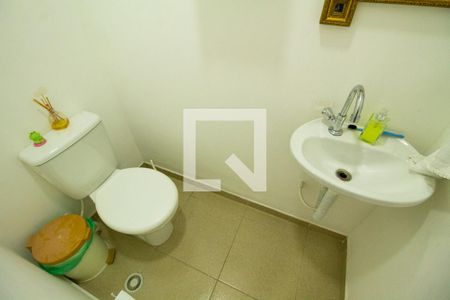 Casa à venda com 175m², 3 quartos e sem vaga Casa à venda com 175m², 3 quartos e sem vagaBanheiro da Edícula