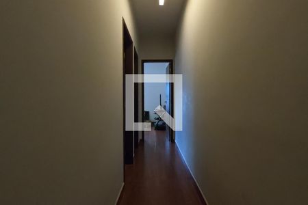 Casa à venda com 240m², 3 quartos e 2 vagas Casa à venda com 240m², 3 quartos e 2 vagasCorredor
