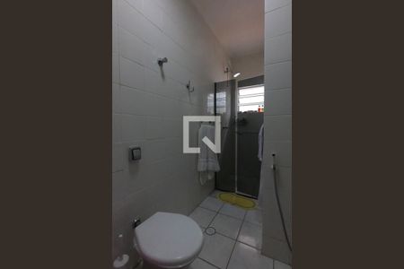 Casa à venda com 240m², 3 quartos e 2 vagas Casa à venda com 240m², 3 quartos e 2 vagasBanheiro