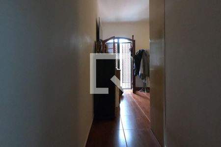 Casa à venda com 240m², 3 quartos e 2 vagas Casa à venda com 240m², 3 quartos e 2 vagasCorredor