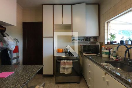 Casa à venda com 240m², 3 quartos e 2 vagas Casa à venda com 240m², 3 quartos e 2 vagasCozinha