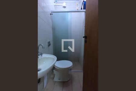 Casa à venda com 240m², 3 quartos e 2 vagas Casa à venda com 240m², 3 quartos e 2 vagasBanheiro de Serviço