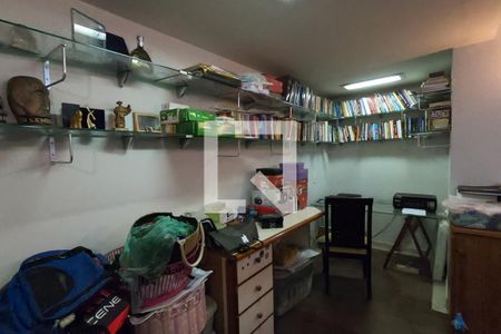 Casa à venda com 240m², 3 quartos e 2 vagas Casa à venda com 240m², 3 quartos e 2 vagasEscritório