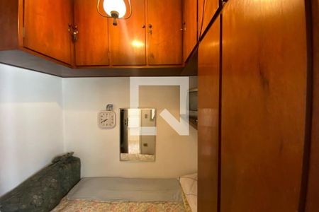 Apartamento à venda com 160m², 3 quartos e 2 vagas Apartamento à venda com 160m², 3 quartos e 2 vagasQuarto de Serviço