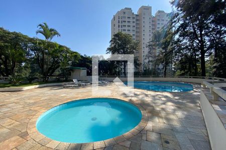 Apartamento à venda com 160m², 3 quartos e 2 vagas Apartamento à venda com 160m², 3 quartos e 2 vagasÁrea comum - Piscina