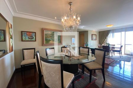 Apartamento à venda com 160m², 3 quartos e 2 vagas Apartamento à venda com 160m², 3 quartos e 2 vagasSala de Jantar