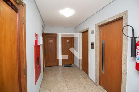 Apartamento à venda com 82m², 2 quartos e 1 vaga Apartamento à venda com 82m², 2 quartos e 1 vagaHall social