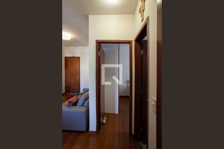 Corredor  de apartamento para alugar com 2 quartos, 60m² em Sion, Belo Horizonte