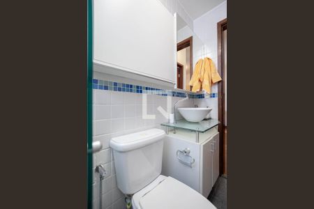 Apartamento para alugar com 60m², 2 quartos e 1 vaga Apartamento para alugar com 60m², 2 quartos e 1 vagaBanheiro social