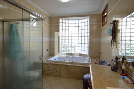 Casa à venda com 479m², 4 quartos e 12 vagasBanheiro da Suíte 1