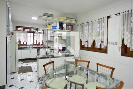 Casa à venda com 479m², 4 quartos e 12 vagasCozinha