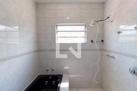 Casa à venda com 250m², 2 quartos e 2 vagasBanheiro da Suíte 2