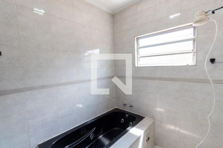 Casa à venda com 250m², 2 quartos e 2 vagasBanheiro da Suíte 2