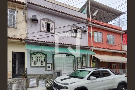 Casa à venda com 210m², 4 quartos e 1 vaga Casa à venda com 210m², 4 quartos e 1 vagaFachada