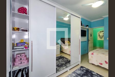 Casa à venda com 210m², 4 quartos e 1 vaga Casa à venda com 210m², 4 quartos e 1 vagaSuíte 2