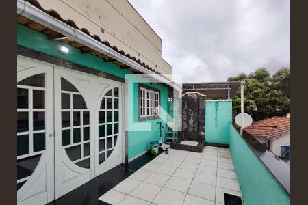 Casa à venda com 210m², 4 quartos e 1 vaga Casa à venda com 210m², 4 quartos e 1 vagaVaranda