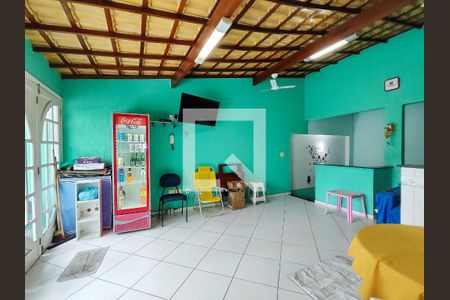 Casa à venda com 210m², 4 quartos e 1 vaga Casa à venda com 210m², 4 quartos e 1 vagaTerraço