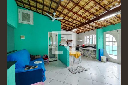 Casa à venda com 210m², 4 quartos e 1 vaga Casa à venda com 210m², 4 quartos e 1 vagaTerraço