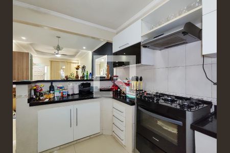 Casa à venda com 210m², 4 quartos e 1 vaga Casa à venda com 210m², 4 quartos e 1 vagaCozinha