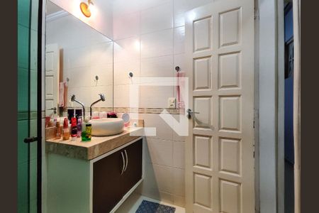 Casa à venda com 210m², 4 quartos e 1 vaga Casa à venda com 210m², 4 quartos e 1 vagaBanheiro Corredor