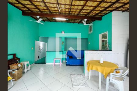 Casa à venda com 210m², 4 quartos e 1 vaga Casa à venda com 210m², 4 quartos e 1 vagaTerraço