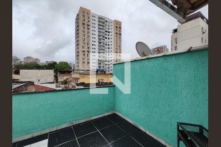 Casa à venda com 210m², 4 quartos e 1 vaga Casa à venda com 210m², 4 quartos e 1 vagaVaranda