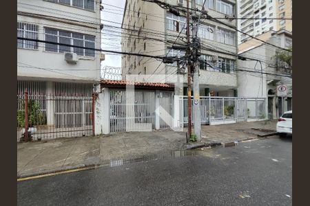 Casa à venda com 210m², 4 quartos e 1 vaga Casa à venda com 210m², 4 quartos e 1 vagaFachada