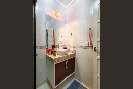 Casa à venda com 210m², 4 quartos e 1 vaga Casa à venda com 210m², 4 quartos e 1 vagaBanheiro Corredor