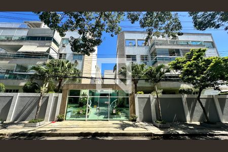 Apartamento à venda com 158m², 3 quartos e 2 vagas Apartamento à venda com 158m², 3 quartos e 2 vagasFachada