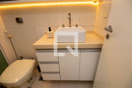 Apartamento à venda com 158m², 3 quartos e 2 vagas Apartamento à venda com 158m², 3 quartos e 2 vagasBanheiro quarto 2