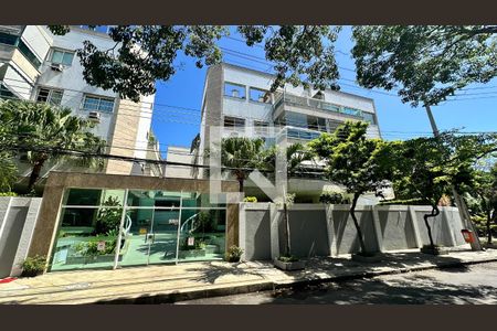 Apartamento à venda com 158m², 3 quartos e 2 vagas Apartamento à venda com 158m², 3 quartos e 2 vagasFachada