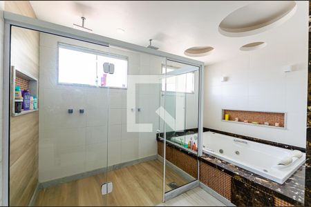 Casa à venda com 450m², 5 quartos e 2 vagas Casa à venda com 450m², 5 quartos e 2 vagasBanheiro da Suíte