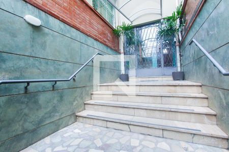 Apartamento à venda com 69m², 1 quarto e sem vaga Apartamento à venda com 69m², 1 quarto e sem vagaEscada