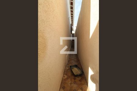 Casa à venda com 240m², 4 quartos e 2 vagasCorredor externo 2